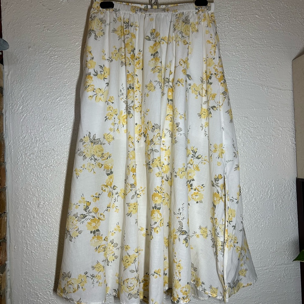 a new day White Floral Circle Skirt with POCKETS 😊